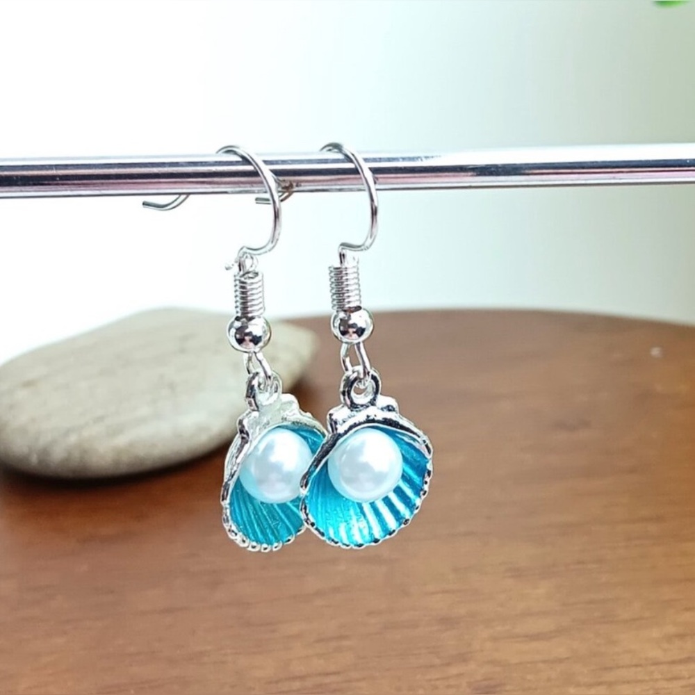 Faux Pearl & Shell Charm Silver Tone
Hook Earrings